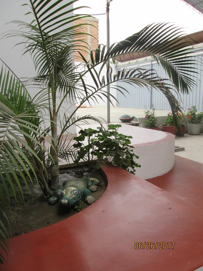 Hostal Caprichos Huacho Exterior foto